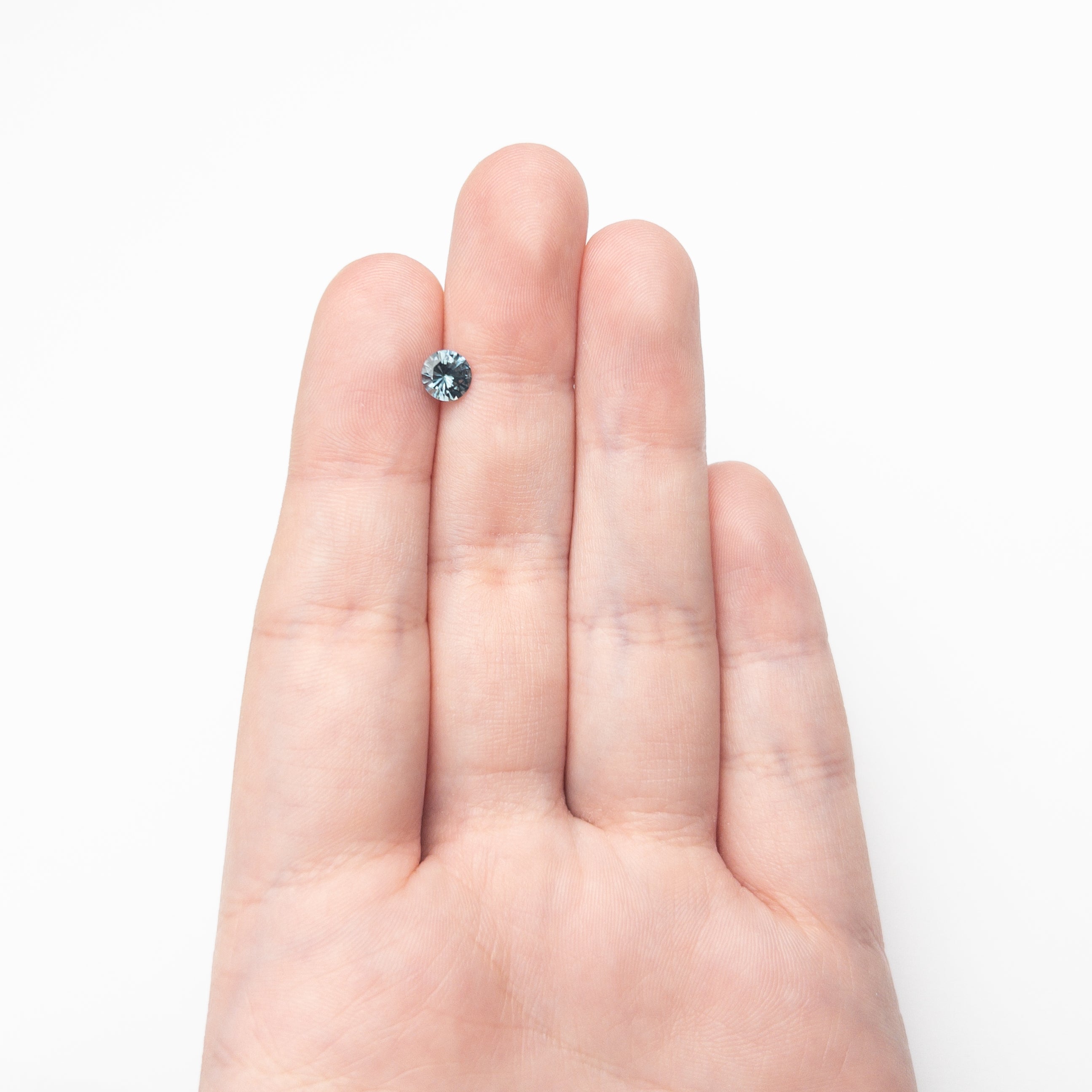 0.76ct 5.56x5.55x3.45mm Round Brilliant Sapphire 26134-10