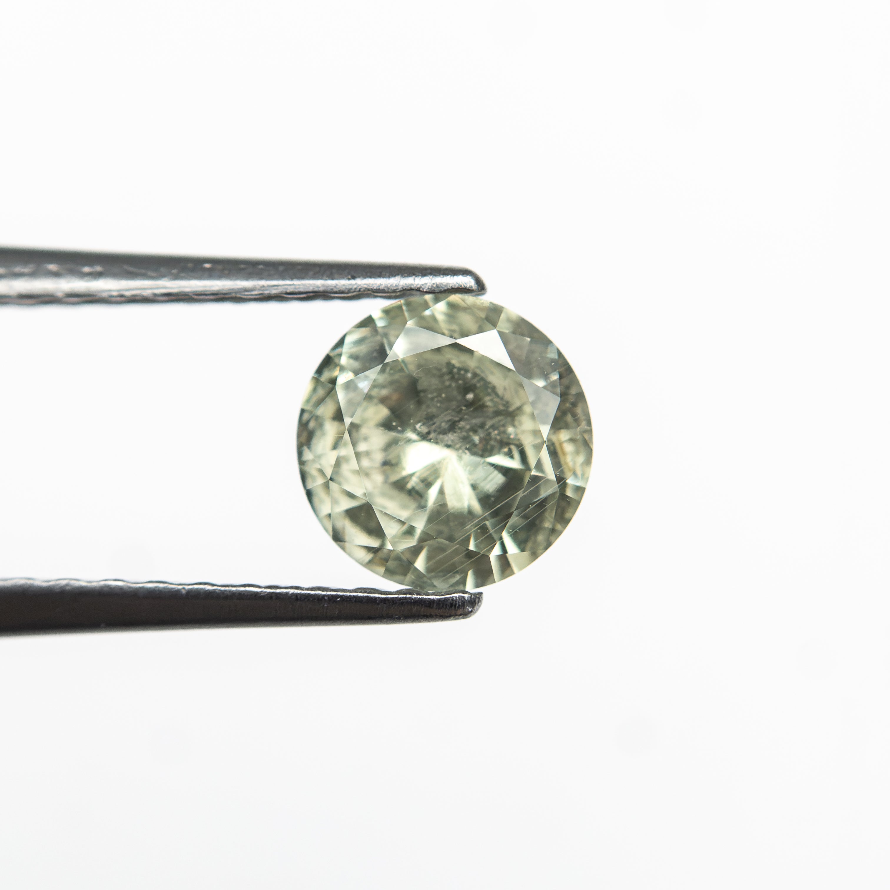 0.73ct 5.56x5.53x3.28mm Round Brilliant Sapphire 26134-18