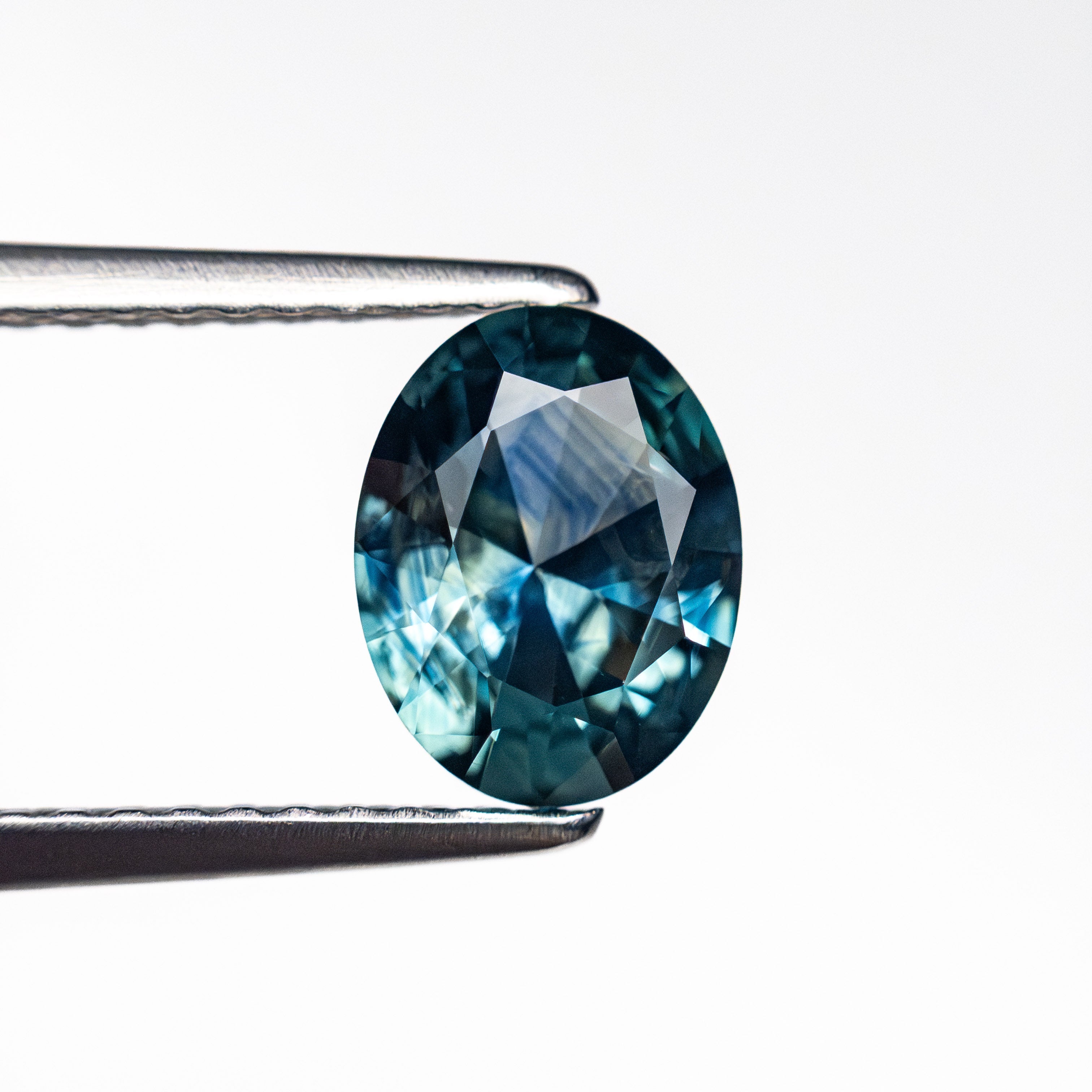 1.21ct 7.73x5.94x3.45mm Oval Brilliant Sapphire 26525-09