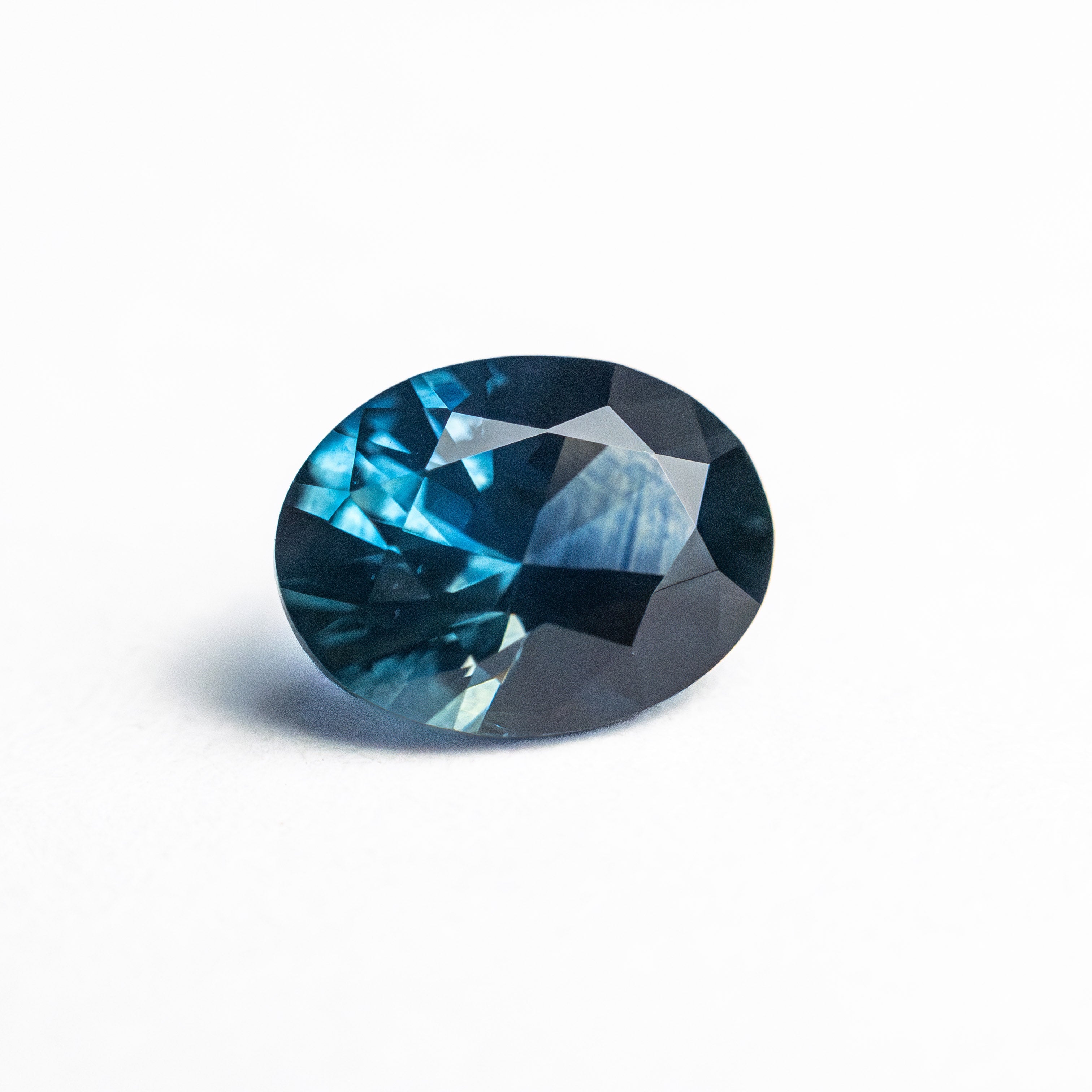 1.37ct 7.70x5.86x4.14mm Oval Brilliant Sapphire 26527-12