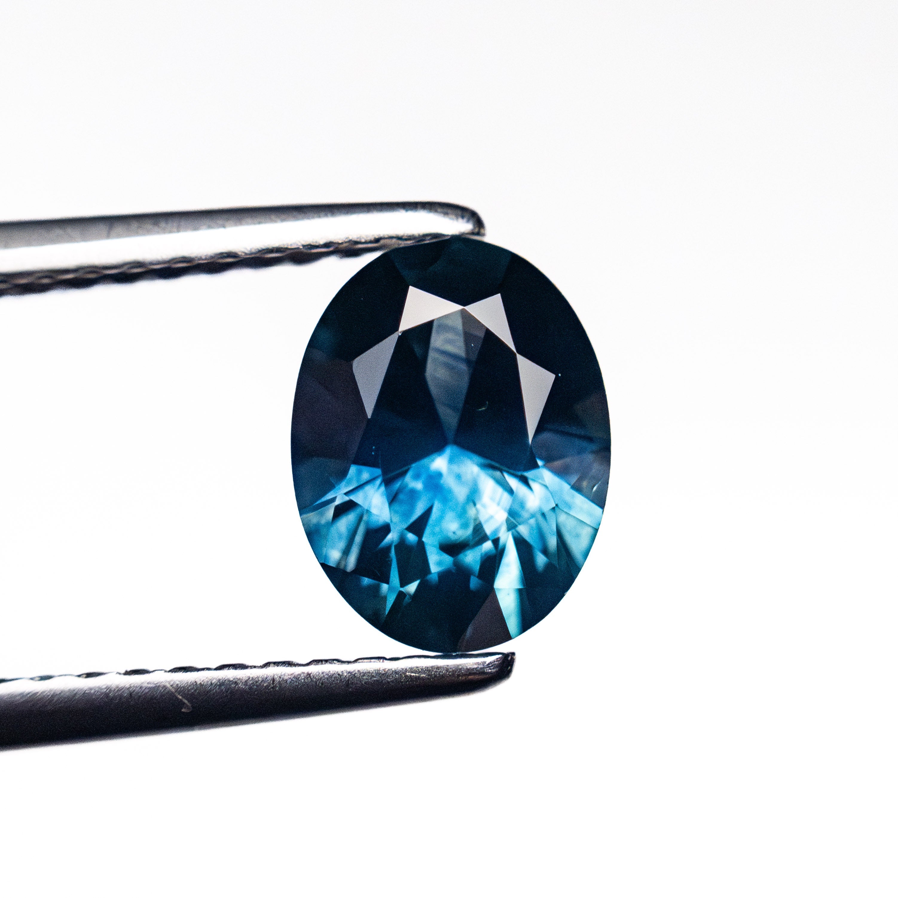 1.37ct 7.70x5.86x4.14mm Oval Brilliant Sapphire 26527-12