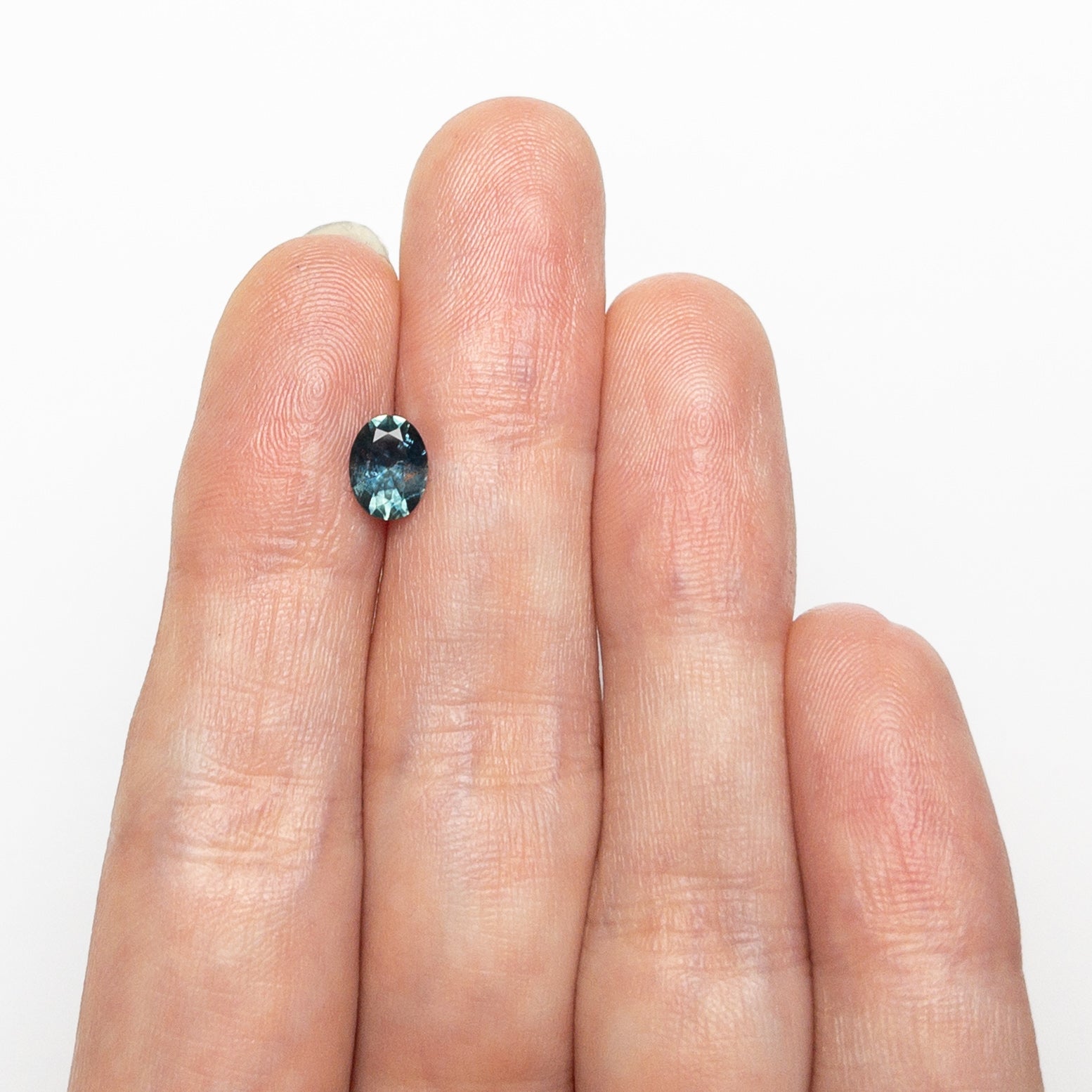0.88ct 6.74x5.10x3.46mm Oval Brilliant Sapphire 26527-20