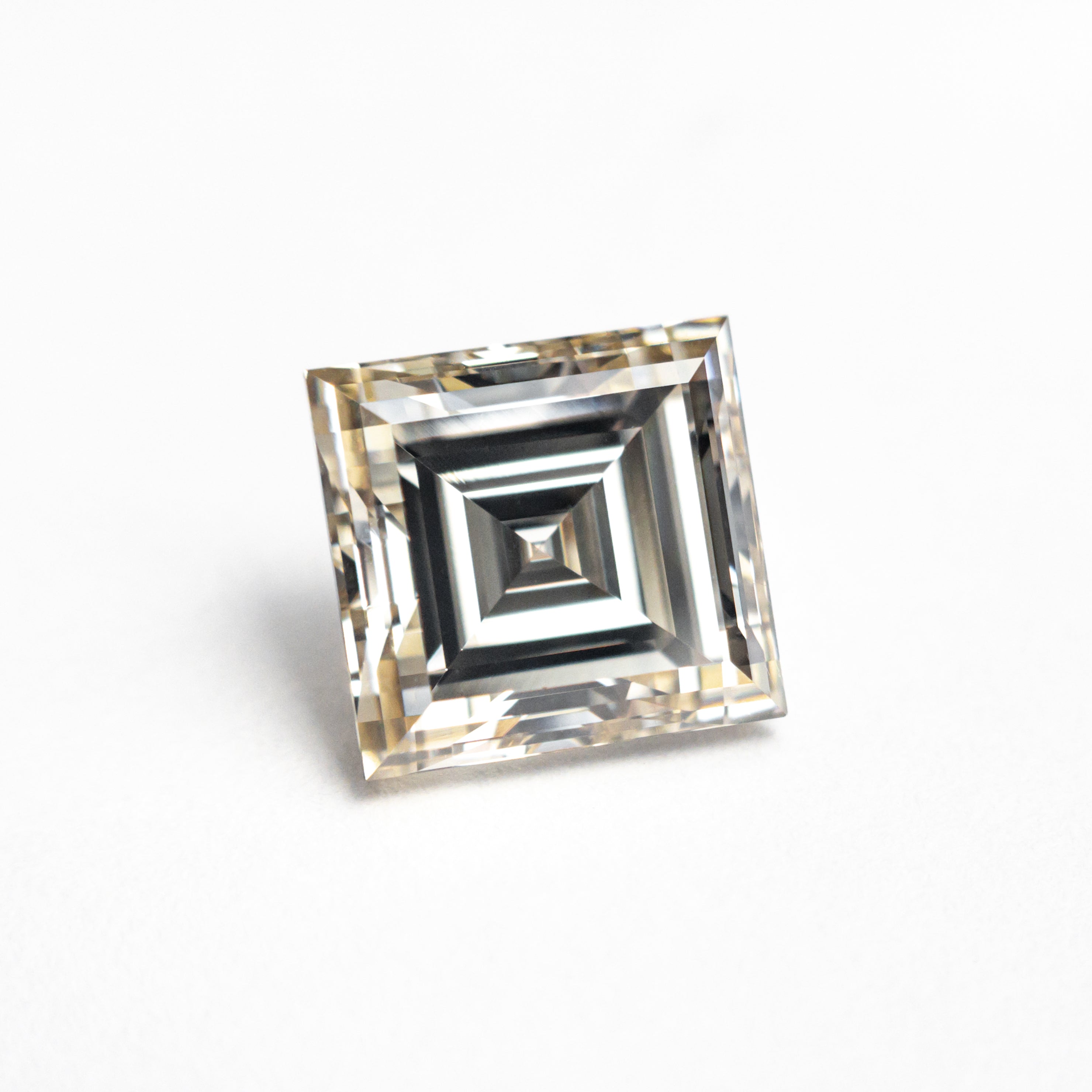 2.50ct 7.64x7.24x4.95mm VVS2 Q-R Carré Cut 🇨🇦 26808-01