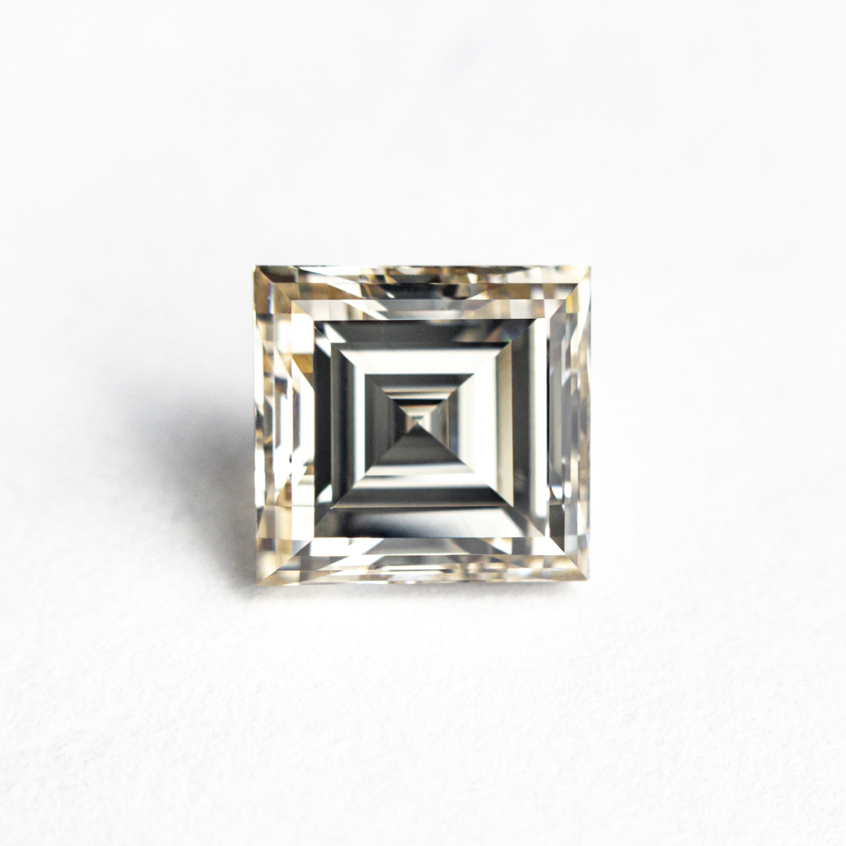 2.50ct 7.64x7.24x4.95mm VVS2 Q-R Carré Cut 🇨🇦 26808-01