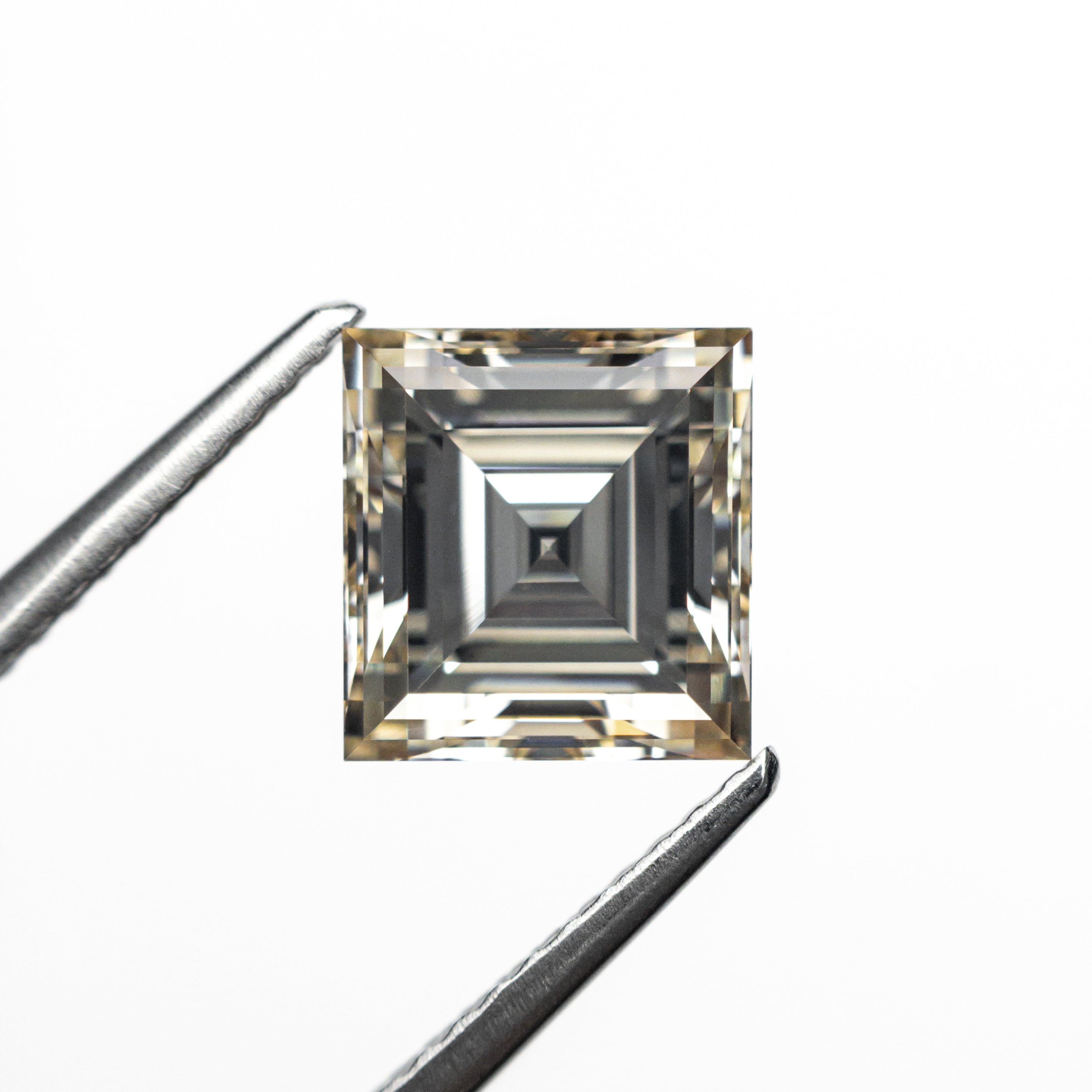 2.50ct 7.64x7.24x4.95mm VVS2 Q-R Carré Cut 🇨🇦 26808-01