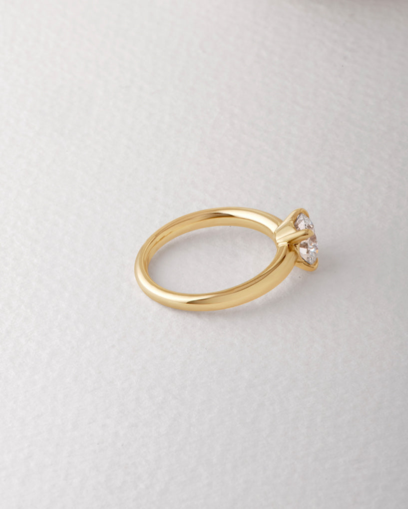 Solis Ring - Round Brilliant Cut Canadian Diamond