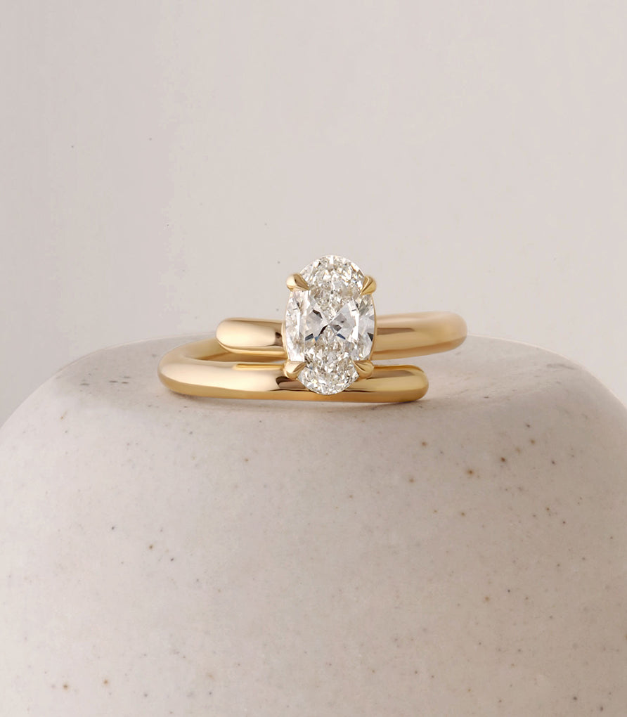 Barrel Ring - Oval Brilliant-Cut Canadian Diamond