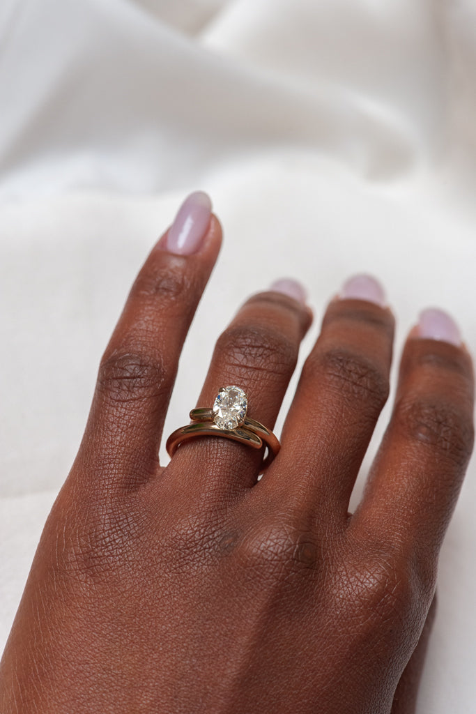 Barrel Ring - Oval Brilliant-Cut Canadian Diamond