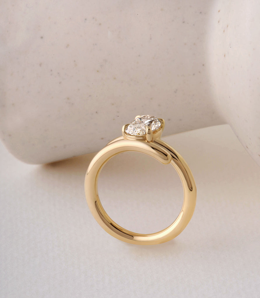 Barrel Ring - Oval Brilliant-Cut Canadian Diamond