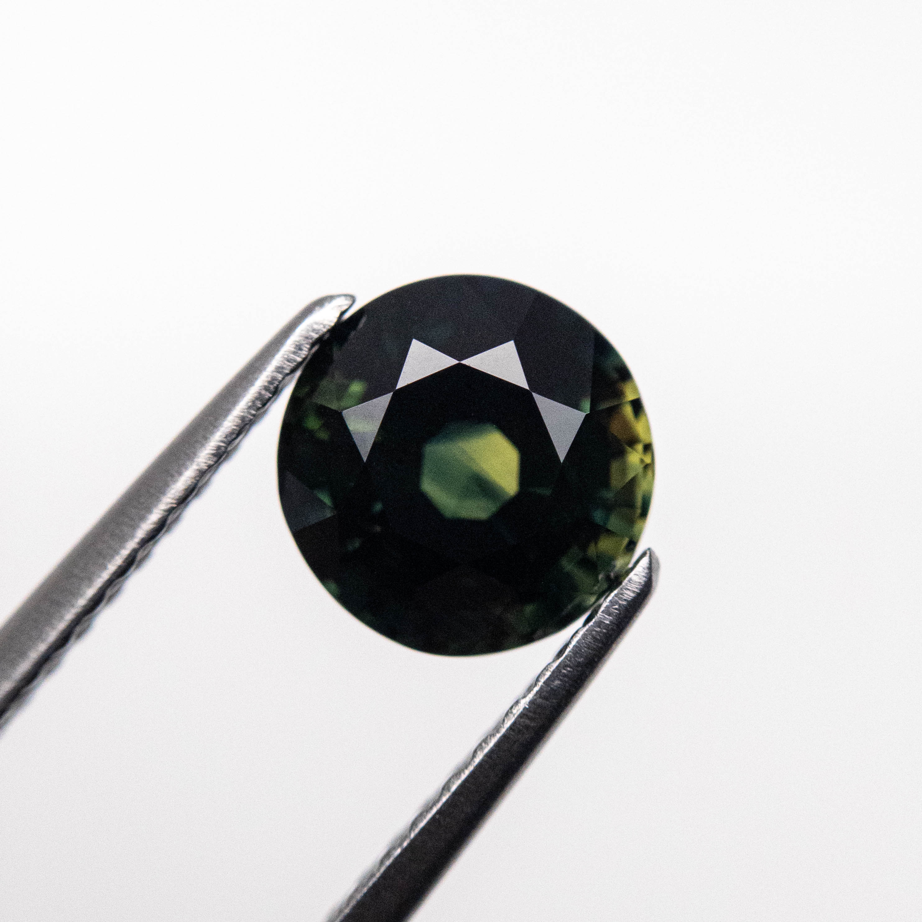 1.76ct 6.83x6.73x4.90mm Round Brilliant Sapphire 22299-11