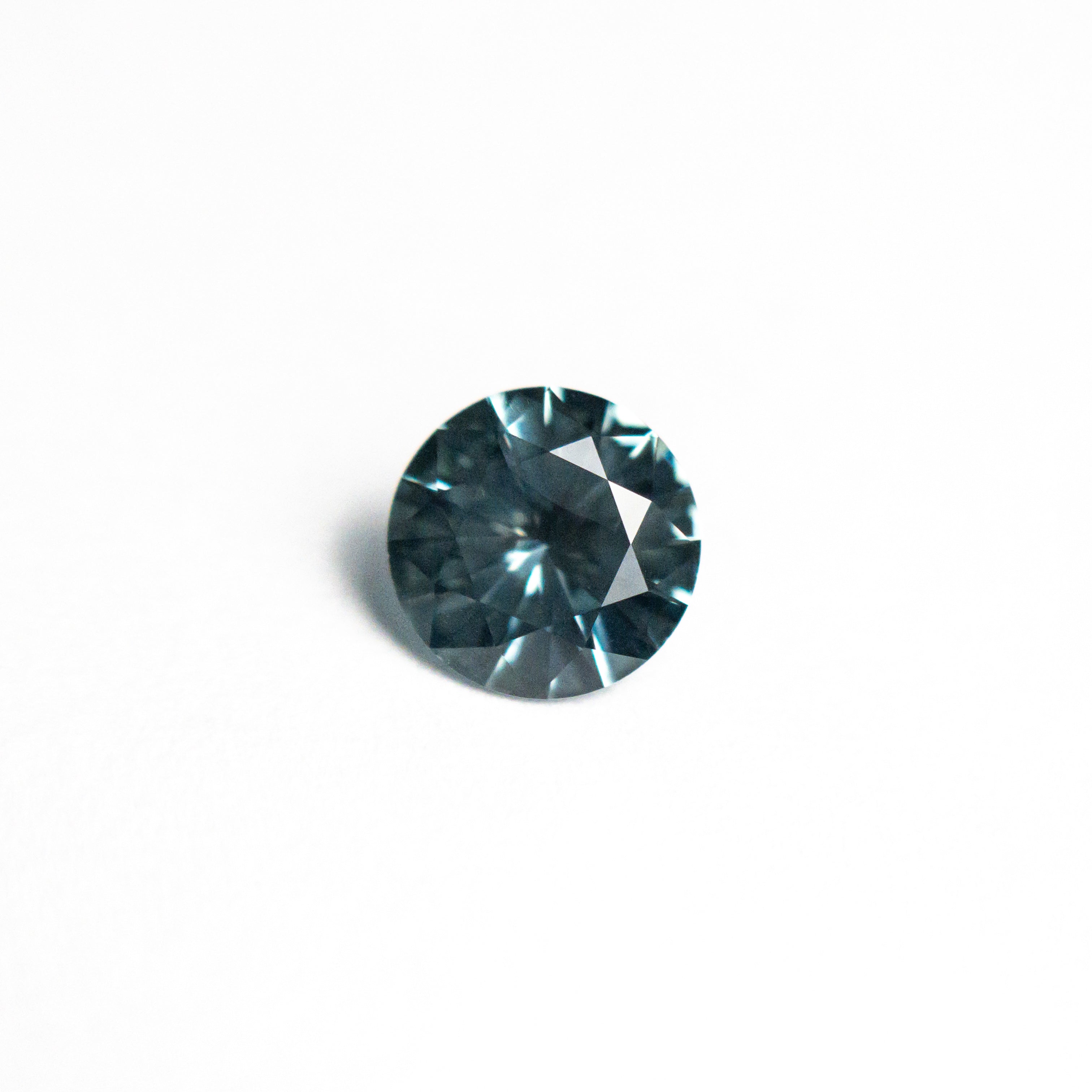 0.67ct 5.43x5.40x3.27mm Round Brilliant Sapphire 25400-01