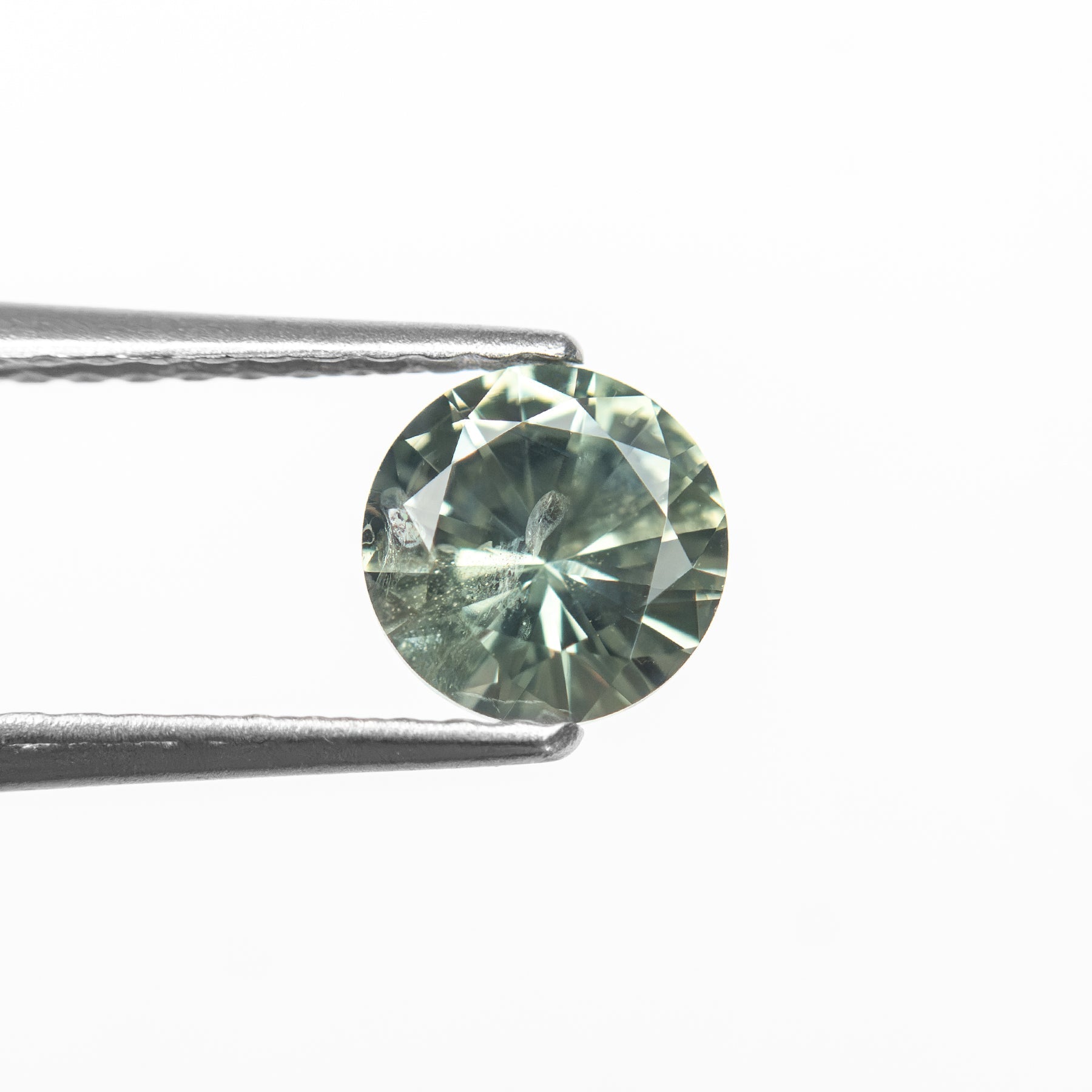 0.76ct 5.55x5.22x3.43mm Round Brilliant Sapphire 26134-03