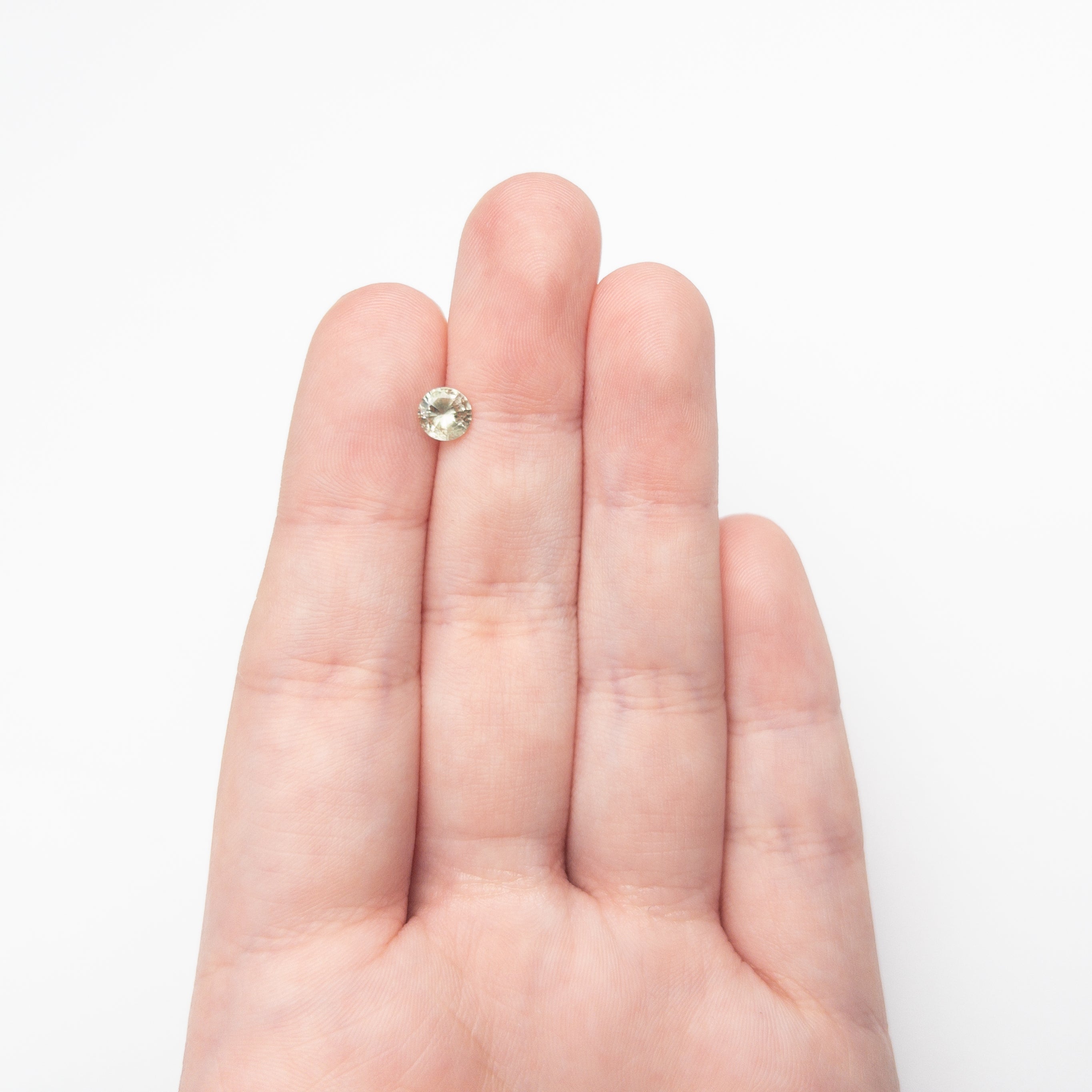 0.73ct 5.56x5.53x3.28mm Round Brilliant Sapphire 26134-18