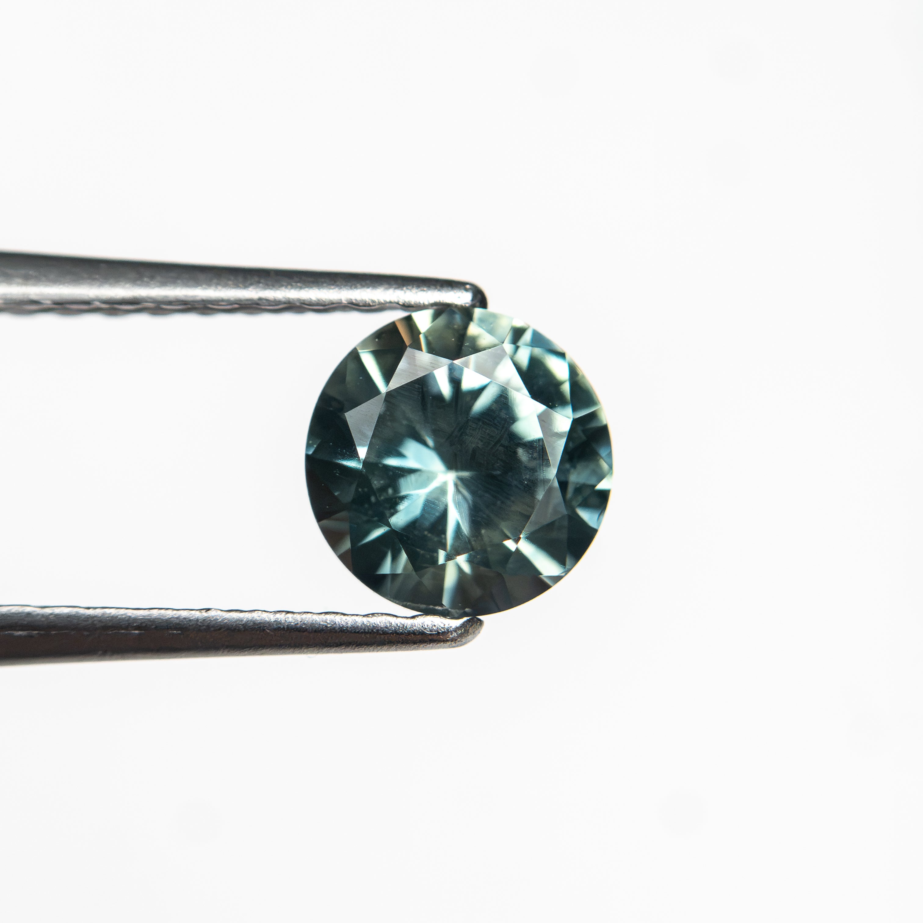 0.81ct 5.54x5.51x3.56mm Round Brilliant Sapphire 26134-24