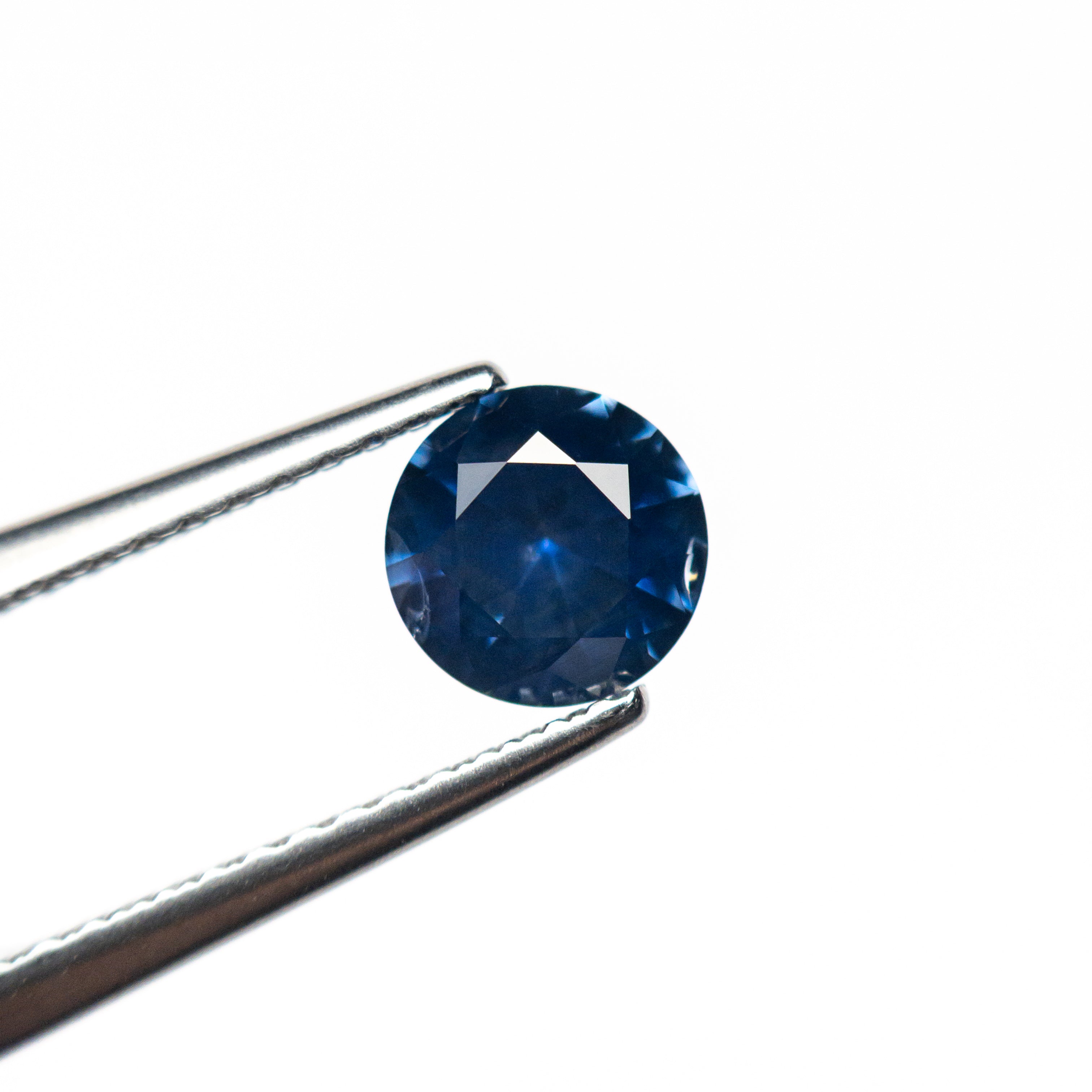 0.82ct 5.62x5.59x3.47mm Round Brilliant Sapphire 26532-07
