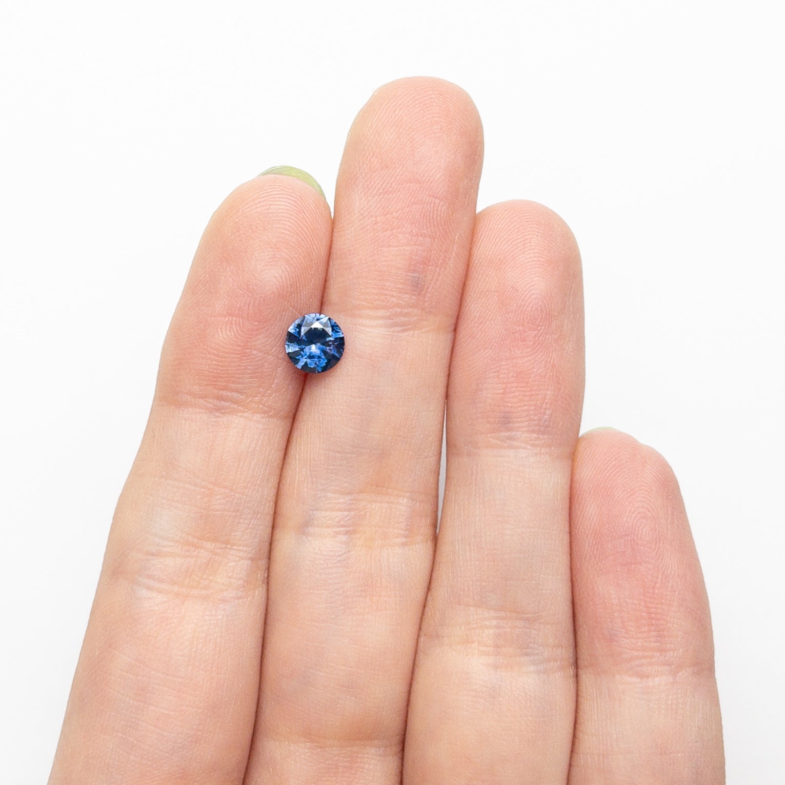 0.82ct 5.62x5.59x3.47mm Round Brilliant Sapphire 26532-07