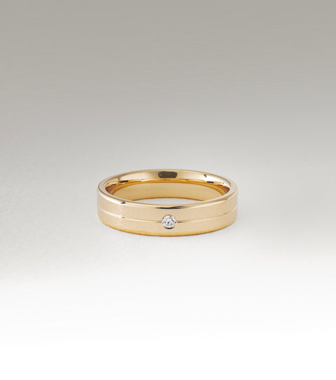 Engraved Line Canadian Diamond Ring Gold Wedding Band