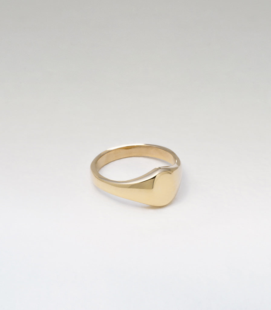 Oval Signet Ring - Small | 14k gold | ATTIC | ATTIC